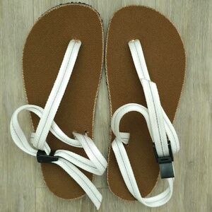 Earth Runners Circadian barefoot sandal NWT